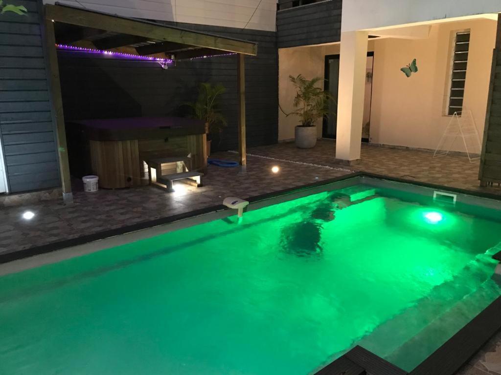 Ferienwohnung Le Flamboyant Avec Piscine Chauffee 30° Et Jacuzzi Saint-André Exterior foto