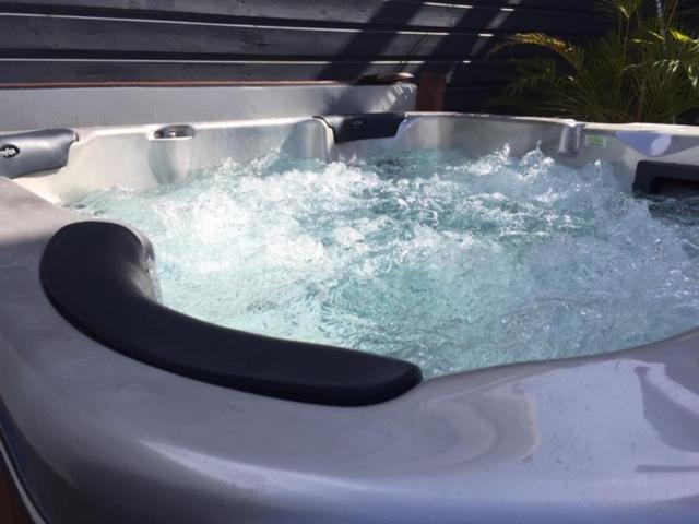 Ferienwohnung Le Flamboyant Avec Piscine Chauffee 30° Et Jacuzzi Saint-André Exterior foto